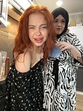Snapshot of RedheadQueen_ chatting on 19, 4, 2026 RedheadQueen online show from 19, 4, 2026