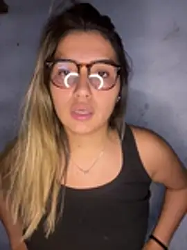 Snapshot of miicbebita chatting on 6, 4, 2026 miicbebita online show from 6, 4, 2026