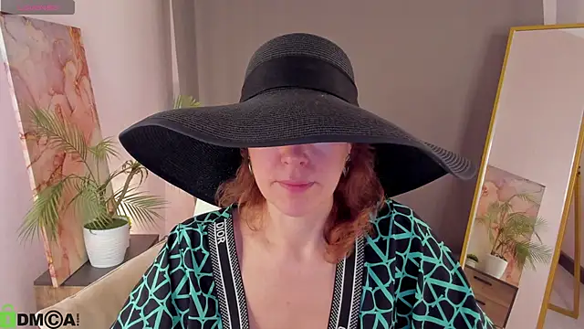 Snapshot of LeticiaRomano chatting on 10, 4, 2026 LeticiaRomano online show from 10, 4, 2026