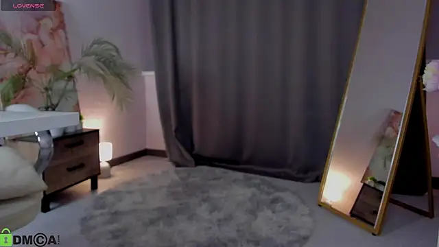 Snapshot of LeticiaRomano chatting on 11, 4, 2026 LeticiaRomano online show from 11, 4, 2026