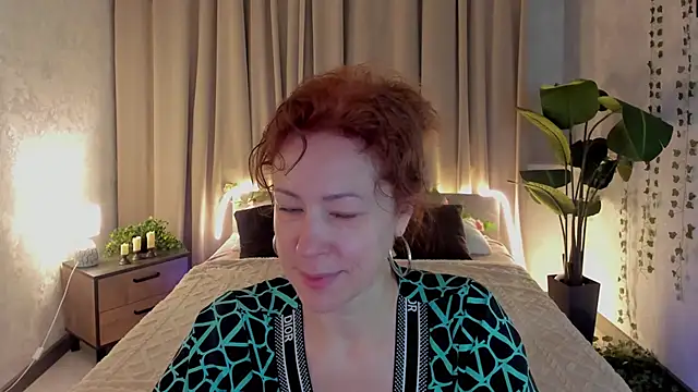 Snapshot of LeticiaRomano chatting on 12, 4, 2026 LeticiaRomano online show from 12, 4, 2026