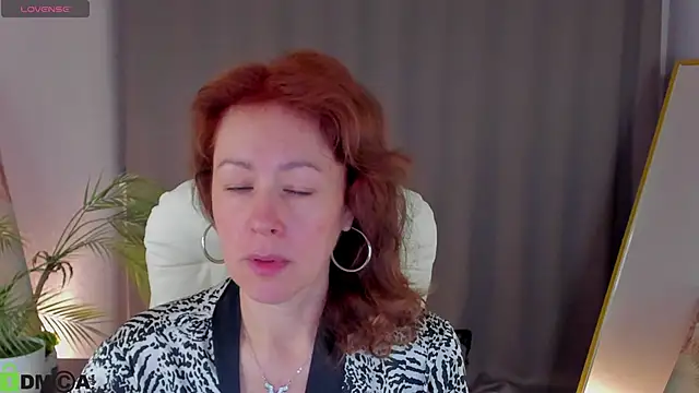 Snapshot of LeticiaRomano chatting on 15, 4, 2026 LeticiaRomano online show from 15, 4, 2026