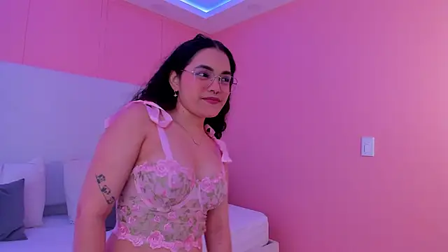 Snapshot of luna_veega chatting on 15, 4, 2026 luna veega online show from 15, 4, 2026