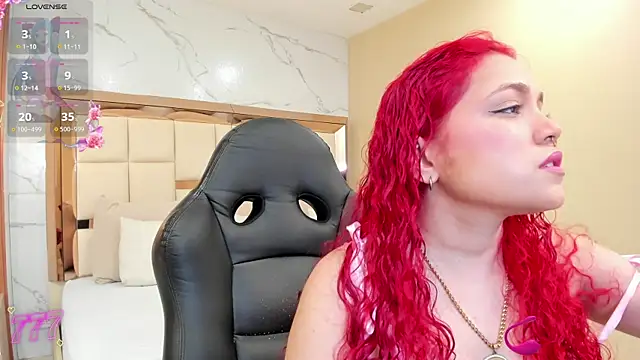 Snapshot of luna_veega chatting on 17, 6, 2026 luna veega online show from 17, 6, 2026
