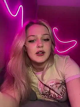 Snapshot of keeeessyyy chatting on 28, 3, 2026 keeeessyyy online show from 28, 3, 2026