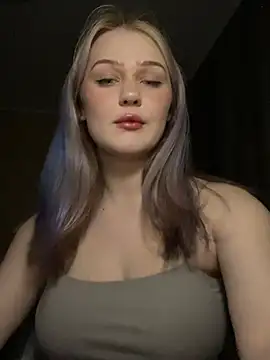 Snapshot of keeeessyyy chatting on 15, 4, 2026 keeeessyyy online show from 15, 4, 2026