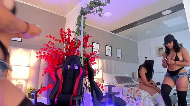 Snapshot of aniie_rouse chatting on 1, 5, 2026 aniie rouse online show from 1, 5, 2026