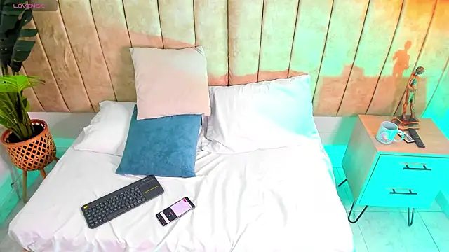 Snapshot of AgathaSavage chatting on 6, 4, 2026 AgathaSavage online show from 6, 4, 2026