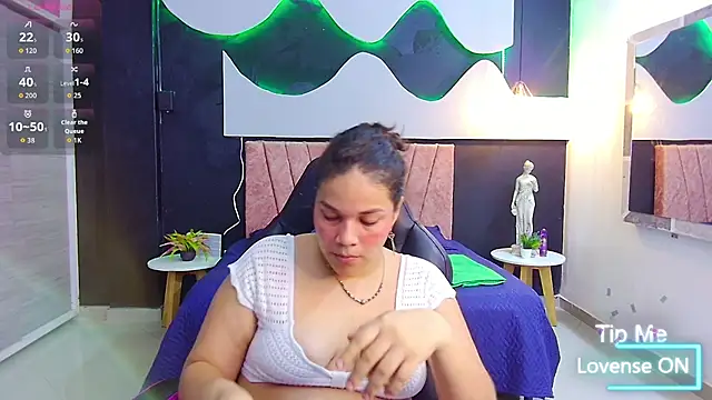 Snapshot of scarlettt__joness chatting on 11, 4, 2026 scarlettt joness online show from 11, 4, 2026