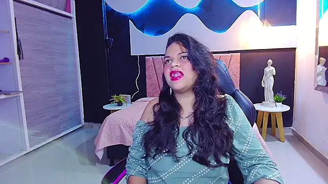 Snapshot of scarlettt__joness chatting on 24, 4, 2026 scarlettt joness online show from 24, 4, 2026