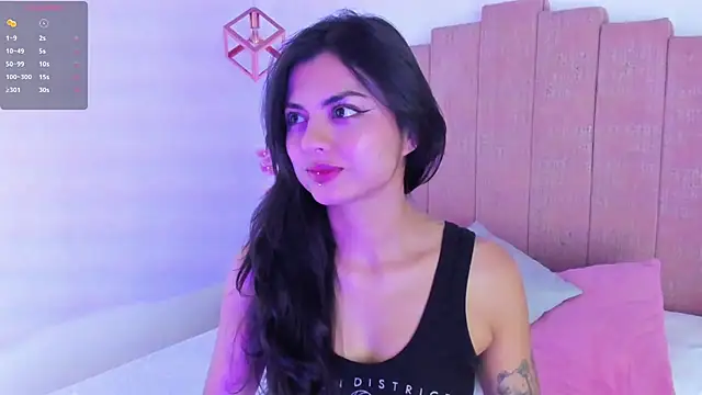 Snapshot of Zoee_Kravitz chatting on 8, 4, 2026 Zoee Kravitz online show from 8, 4, 2026