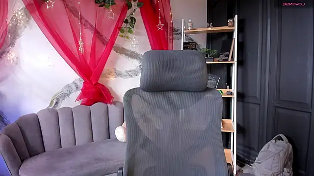 Snapshot of AphroditeSweett chatting on 13, 4, 2026 AphroditeSweett online show from 13, 4, 2026