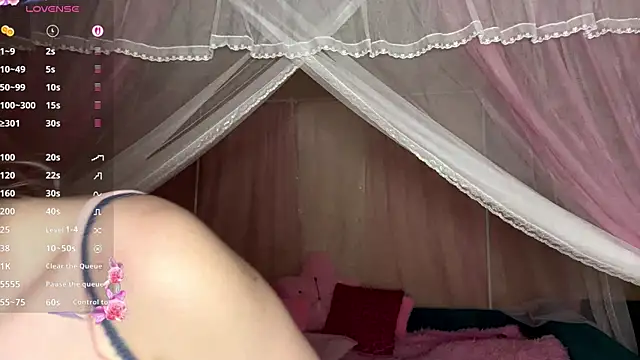 Snapshot of OnlyEva1 chatting on 5, 4, 2026 OnlyEva1 online show from 5, 4, 2026
