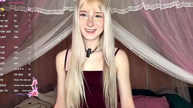 Snapshot of OnlyEva1 chatting on 6, 4, 2026 OnlyEva1 online show from 6, 4, 2026