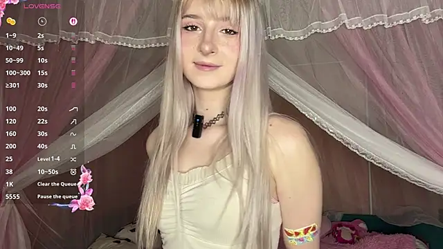 Snapshot of OnlyEva1 chatting on 19, 4, 2026 OnlyEva1 online show from 19, 4, 2026