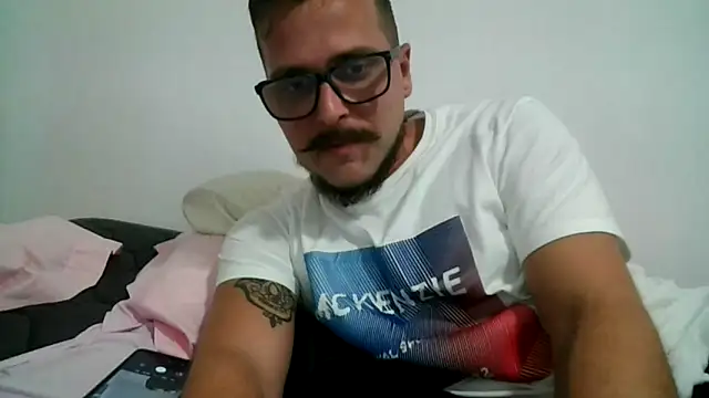 Snapshot of yanick931 chatting on 8, 4, 2026 yanick931 online show from 8, 4, 2026