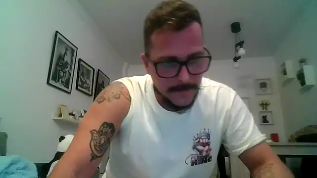 Snapshot of yanick931 chatting on 9, 4, 2026 yanick931 online show from 9, 4, 2026