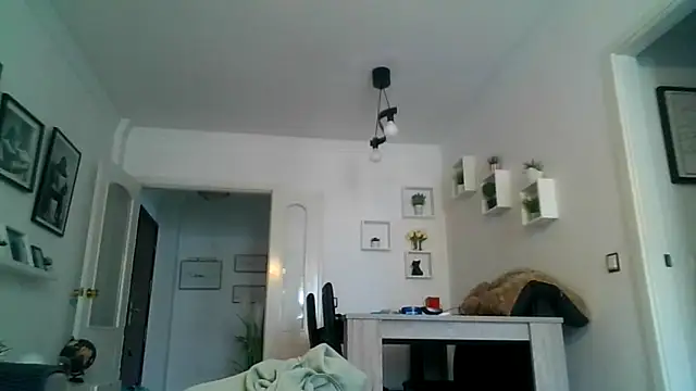 Snapshot of yanick931 chatting on 13, 4, 2026 yanick931 online show from 13, 4, 2026