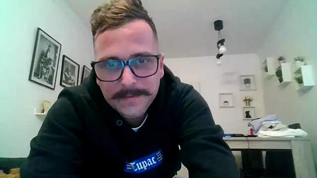 Snapshot of yanick931 chatting on 14, 4, 2026 yanick931 online show from 14, 4, 2026