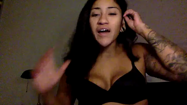 Snapshot of LatinaLoka chatting on 9, 5, 2026 LatinaLoka online show from 9, 5, 2026