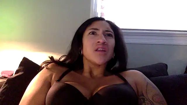 Snapshot of LatinaLoka chatting on 9, 5, 2026 LatinaLoka online show from 9, 5, 2026