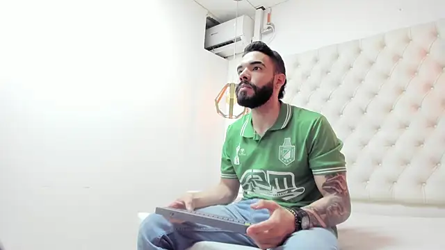 Snapshot of JEAN_LEWIS2 chatting on 11, 4, 2026 JEAN LEWIS2 online show from 11, 4, 2026