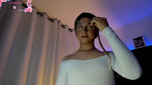 Snapshot of BellaRoge chatting on 27, 4, 2026 BellaRoge online show from 27, 4, 2026