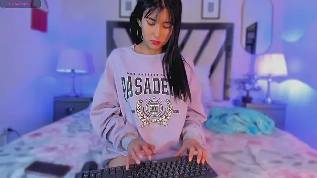 Snapshot of Violettaa_Stone chatting on 21, 3, 2026 Violettaa Stone online show from 21, 3, 2026