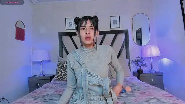 Snapshot of Violettaa_Stone chatting on 26, 3, 2026 Violettaa Stone online show from 26, 3, 2026