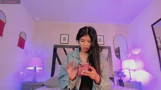 Snapshot of Violettaa_Stone chatting on 1, 4, 2026 Violettaa Stone online show from 1, 4, 2026