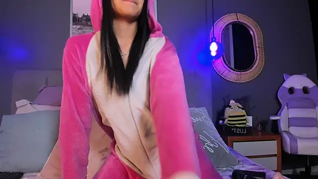 Snapshot of Violettaa_Stone chatting on 13, 4, 2026 Violettaa Stone online show from 13, 4, 2026