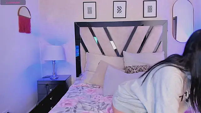 Snapshot of Violettaa_Stone chatting on 22, 4, 2026 Violettaa Stone online show from 22, 4, 2026