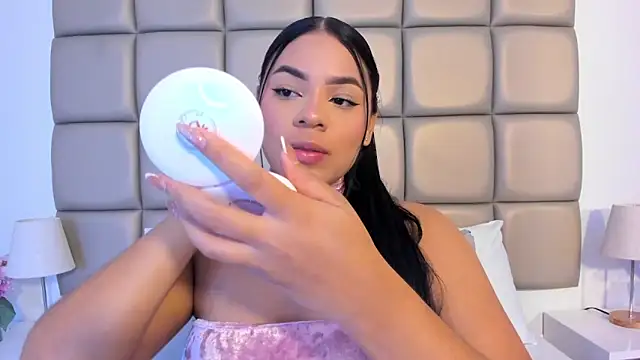 Snapshot of lilly_williamss chatting on 19, 4, 2026 lilly williamss online show from 19, 4, 2026