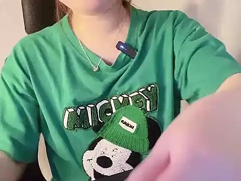 Snapshot of hunhun122 chatting on 2, 4, 2026 hunhun122 online show from 2, 4, 2026