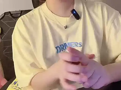 Snapshot of hunhun122 chatting on 10, 4, 2026 hunhun122 online show from 10, 4, 2026