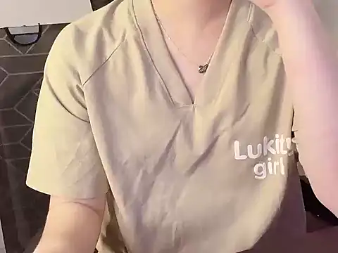 Snapshot of hunhun122 chatting on 14, 4, 2026 hunhun122 online show from 14, 4, 2026