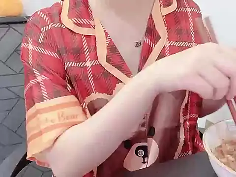 Snapshot of hunhun122 chatting on 15, 4, 2026 hunhun122 online show from 15, 4, 2026