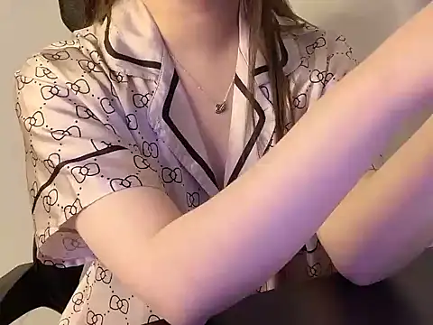 Snapshot of hunhun122 chatting on 18, 4, 2026 hunhun122 online show from 18, 4, 2026