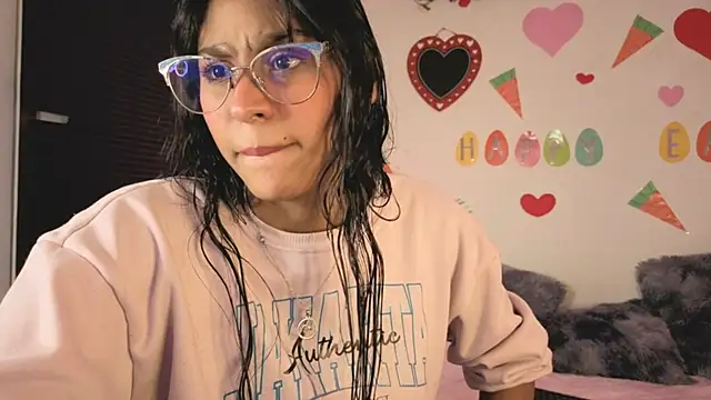 Snapshot of PaulaCutexs chatting on 6, 4, 2026 PaulaCutexs online show from 6, 4, 2026
