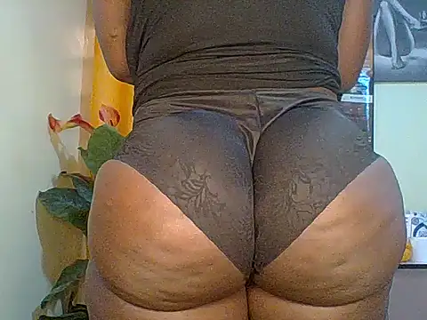 Snapshot of PantiesQueenOfAsses001 chatting on 14, 5, 2026 PantiesQueenOfAsses001 online show from 14, 5, 2026
