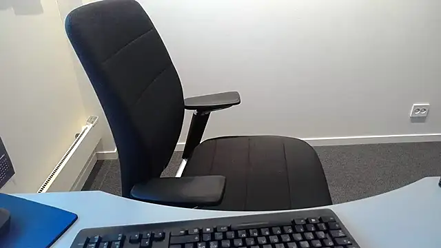 Snapshot of Buggemann chatting on 8, 6, 2026 Buggemann online show from 8, 6, 2026