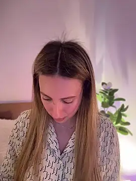 Snapshot of EvaRyen_ chatting on 7, 4, 2026 EvaRyen online show from 7, 4, 2026