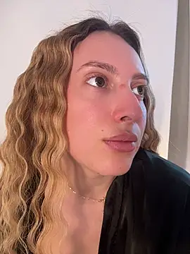 Snapshot of EvaRyen_ chatting on 15, 4, 2026 EvaRyen online show from 15, 4, 2026