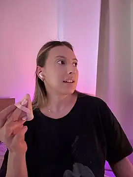 Snapshot of EvaRyen_ chatting on 18, 4, 2026 EvaRyen online show from 18, 4, 2026