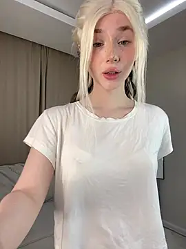 Snapshot of KittiLin chatting on 8, 4, 2026 KittiLin online show from 8, 4, 2026