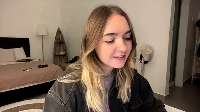 Snapshot of RoxyWet chatting on 23, 3, 2026 RoxyWet online show from 23, 3, 2026