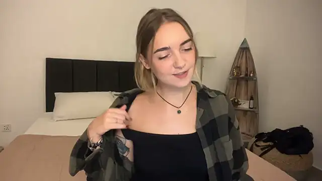 Snapshot of RoxyWet chatting on 1, 4, 2026 RoxyWet online show from 1, 4, 2026