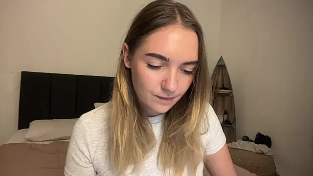 Snapshot of RoxyWet chatting on 10, 4, 2026 RoxyWet online show from 10, 4, 2026