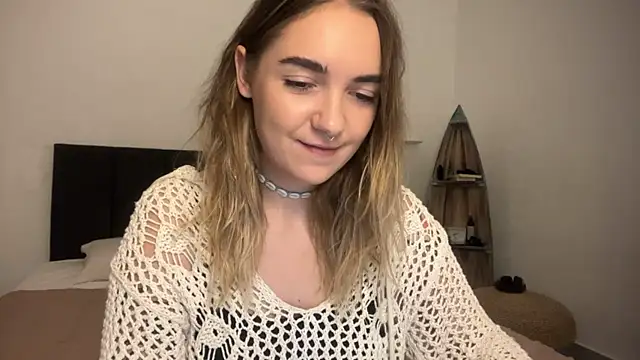 Snapshot of RoxyWet chatting on 12, 4, 2026 RoxyWet online show from 12, 4, 2026