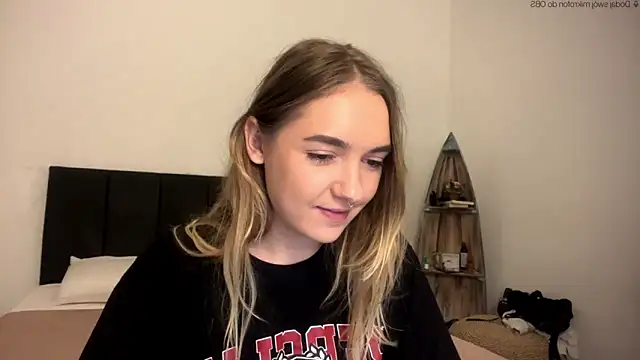Snapshot of RoxyWet chatting on 23, 4, 2026 RoxyWet online show from 23, 4, 2026